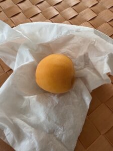 うすものに包まれゐたる玉の肌