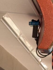 小燕に足る方寸のねぐらかな