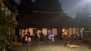古民家や月見に集ふ子供会